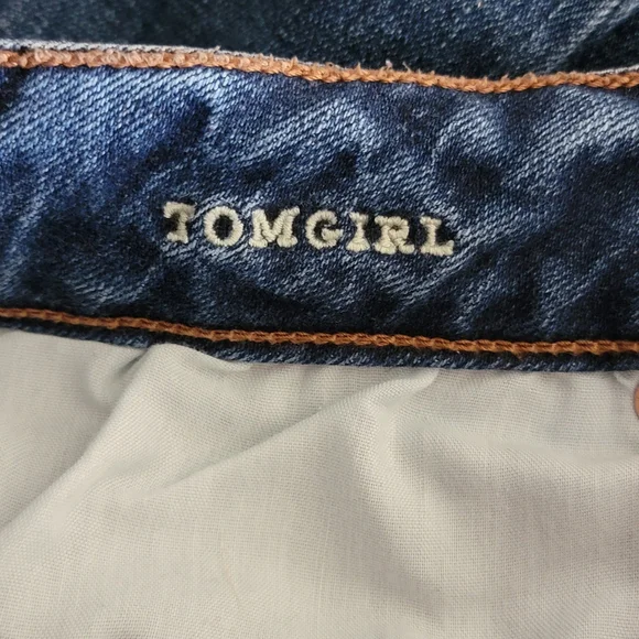 American Eagle Tomgirl Medium Wash Mid Rise Button Fly Distressed AE 2 Jeans - Picture 16 of 16